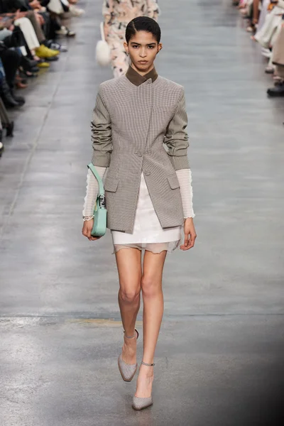 Look 9